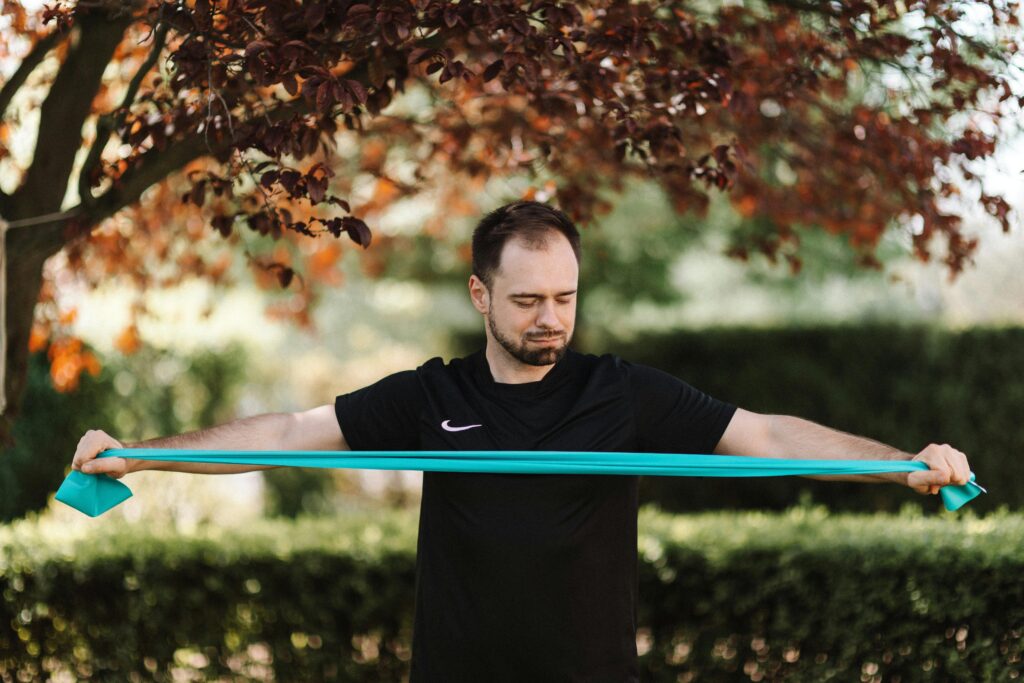 calisthenics and resistance bands